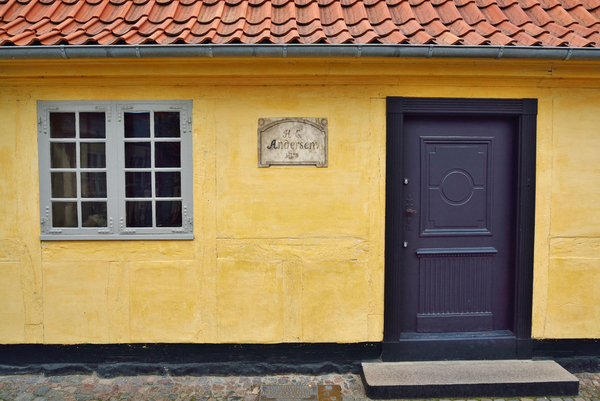 HC Andersens hus  historiebrug  COLOURBOX13591829 
